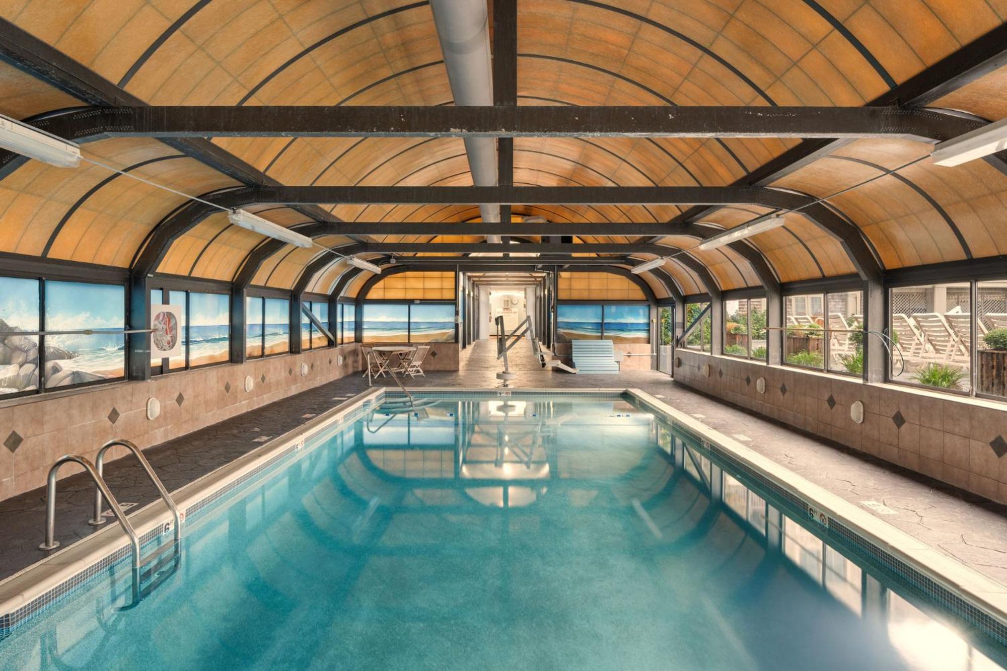Club Wyndham Newport Onshore Bagian luar foto