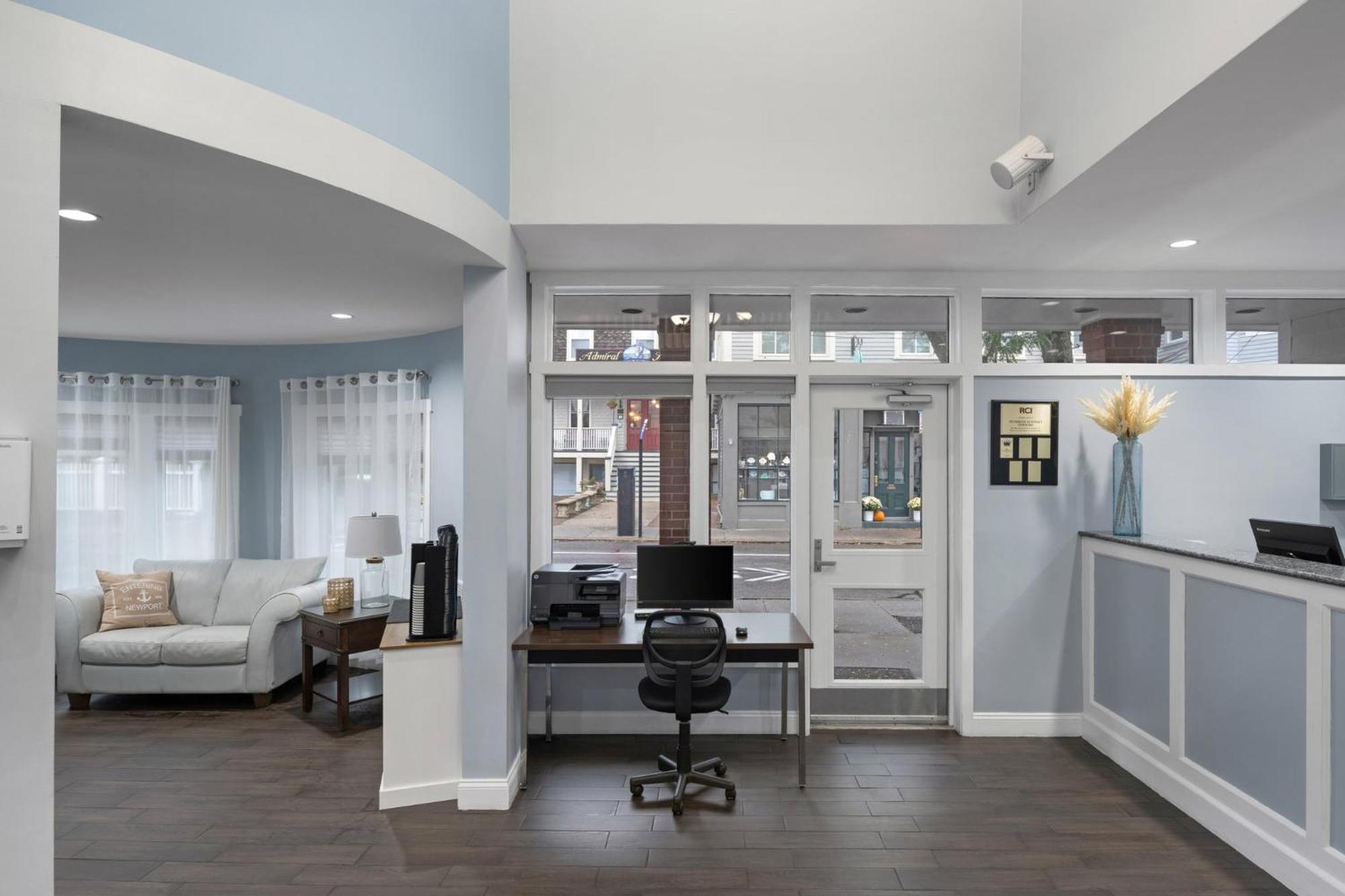 Club Wyndham Newport Onshore Bagian luar foto