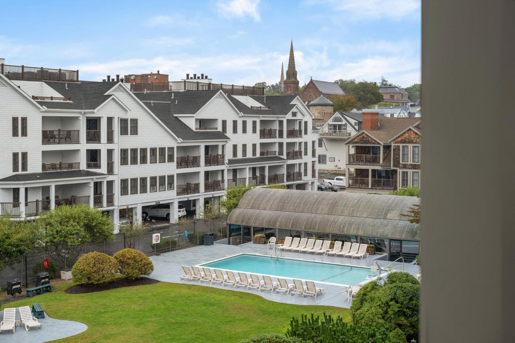 Club Wyndham Newport Onshore Bagian luar foto