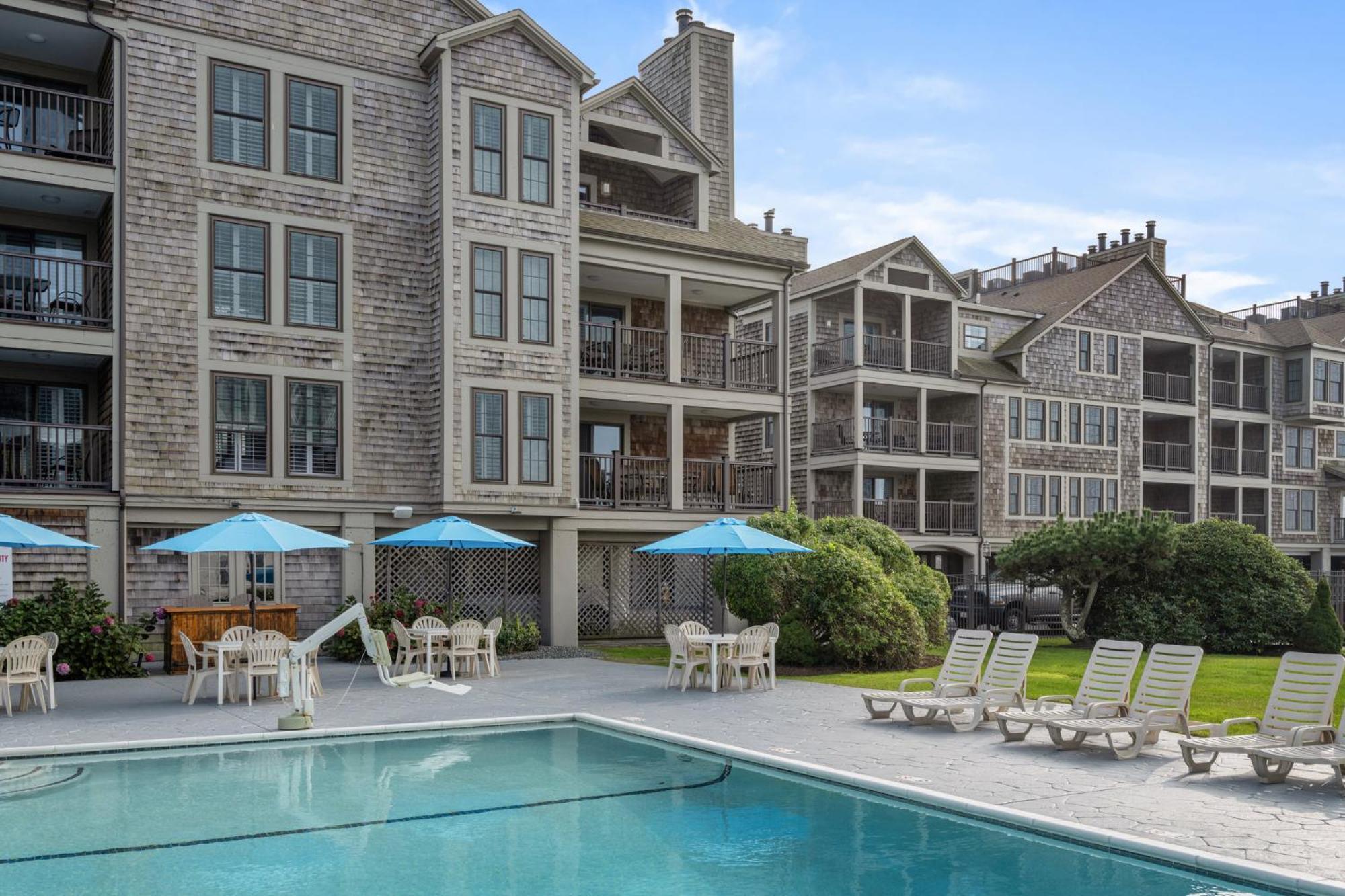 Club Wyndham Newport Onshore Bagian luar foto