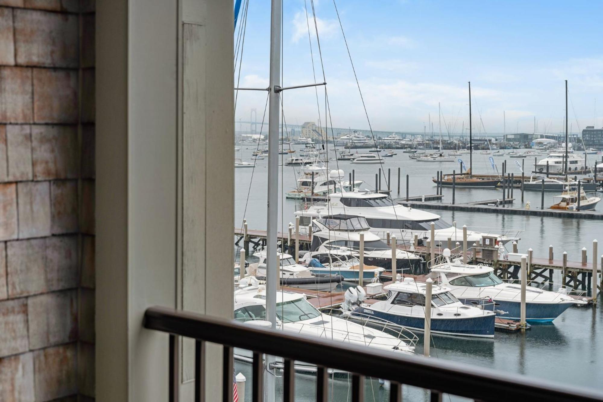 Club Wyndham Newport Onshore Bagian luar foto