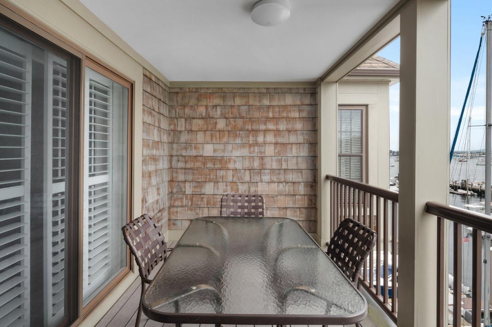 Club Wyndham Newport Onshore Bagian luar foto